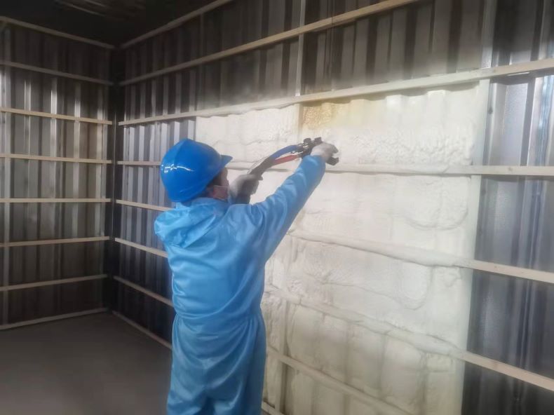 方艙保溫發泡聚氨酯噴涂機